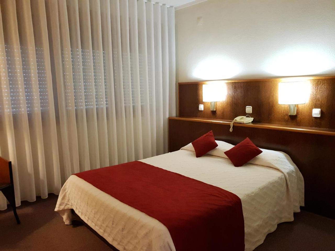 Luso Brasileiro Hotel โปโว เดอ วาร์ซิม ภายนอก รูปภาพ